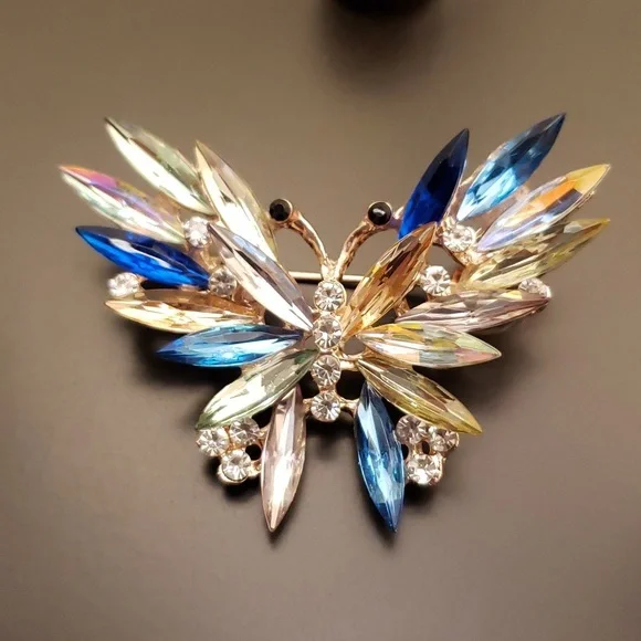 Rhinestone Butterfly Brooch pin - Picture 6 of 6